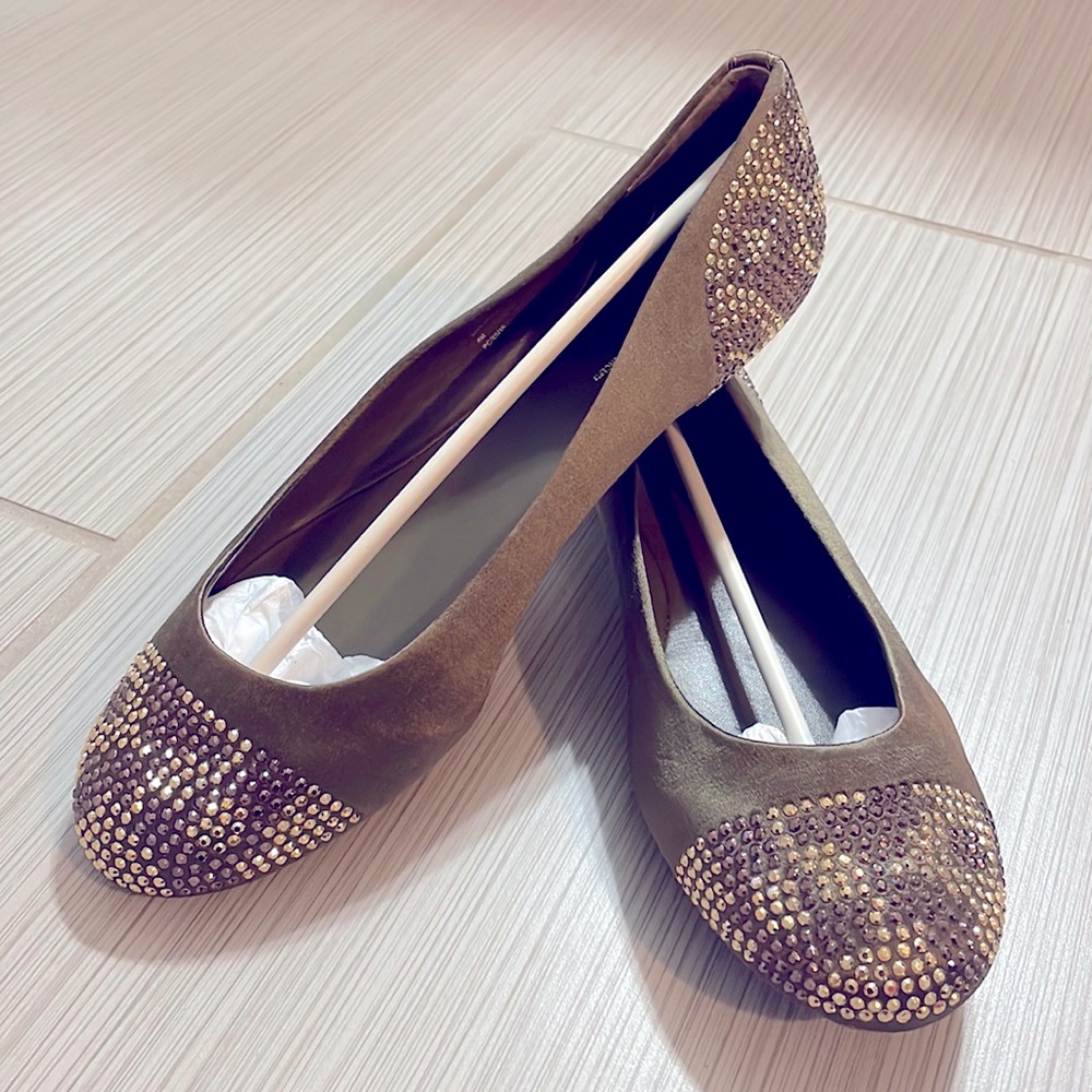 INC International Concept Stud Cap Toe Flat shoes Women size 7.5 moss green